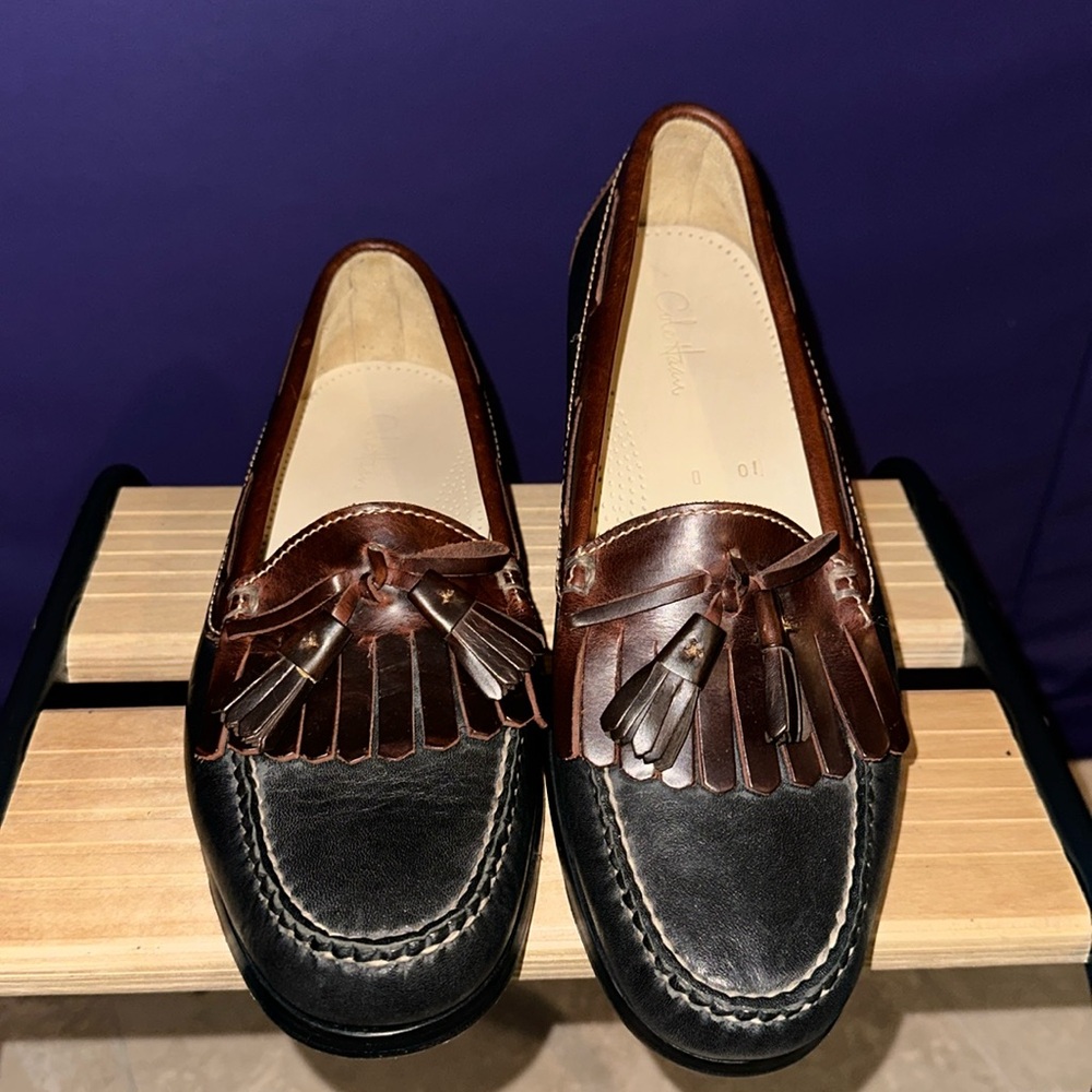 Cole Haan Men’s black and brown leather loafers with tassel size 10 D.